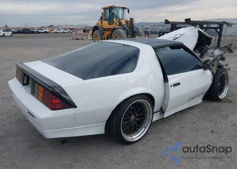 1985 Chevrolet Camaro z USA, uszkodzony, nr VIN 1G1FP87F0FL472956